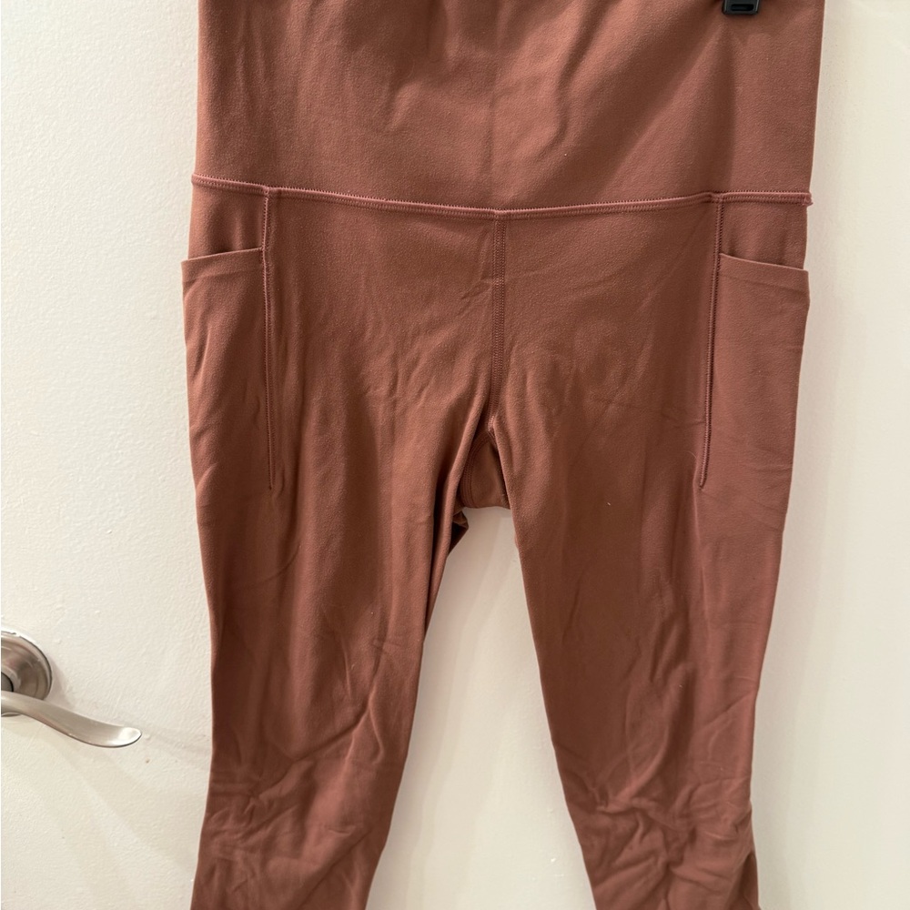 Athleta Terra cotta salutation stash pocket capri leggings